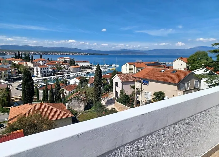 ゲストハウス Cecilia 2 3*