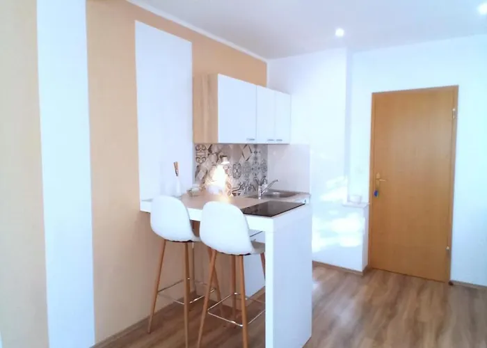 ゲストハウス Cecilia 2 3*