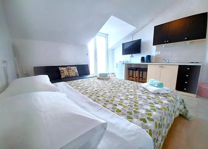 Cecilia 2 ゲストハウス マリンスカ