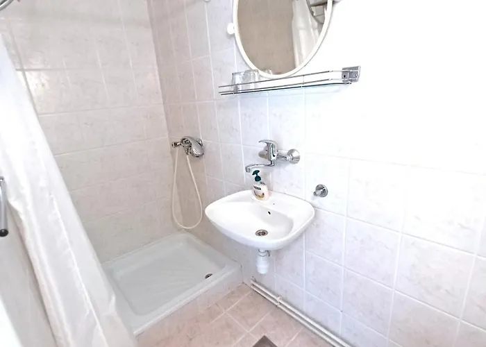 Cecilia 2 ゲストハウス 3*