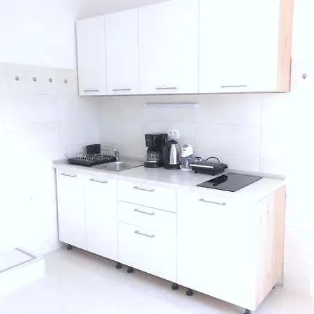 Cecilia 2 Gæstehus 3*