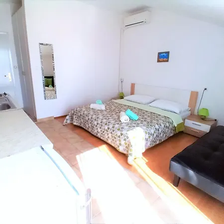 Gostinjska kuća Cecilia 2 3*
