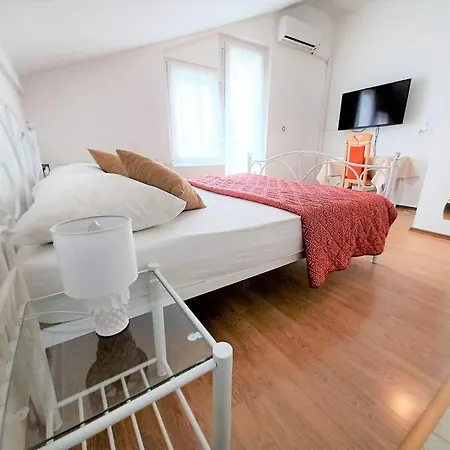 Cecilia 2 Gostinjska kuća