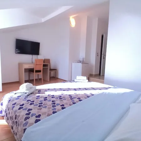 Cecilia 2 3* Malinska