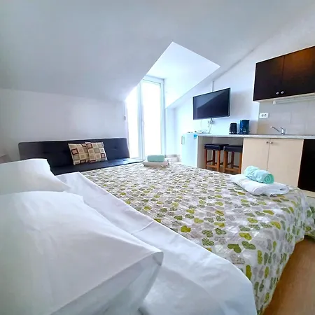 Cecilia 2 Gæstehus Malinska