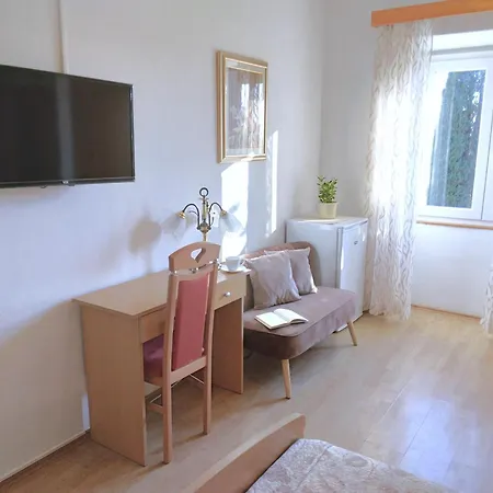 Konukevi Cecilia 2 3*