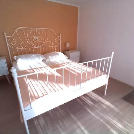 Cecilia 2 Gostinjska kuća Malinska