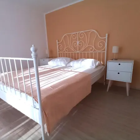 Cecilia 2 Gostinjska kuća