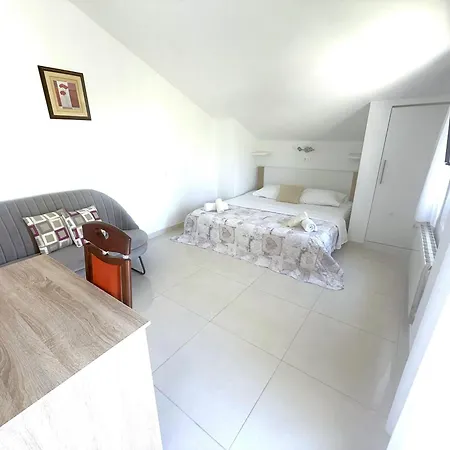 Cecilia 2 Pensiune 3*